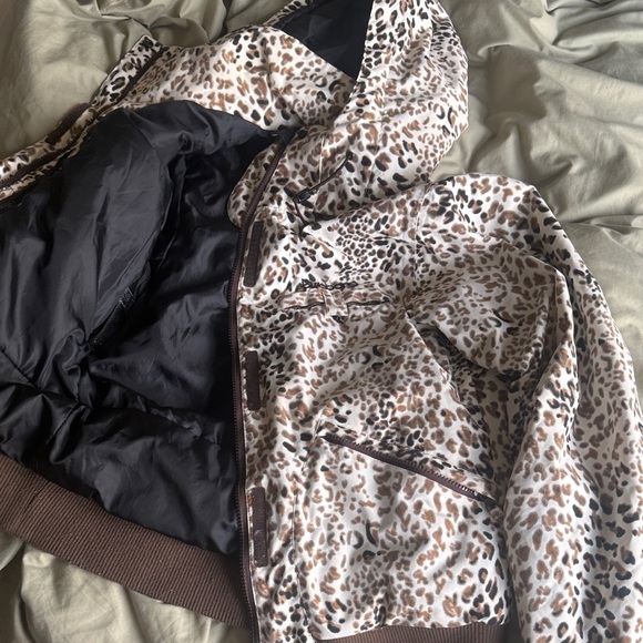 Billabong Leopard-Print Hooded Ski Jacket in Cream, Brown & Black - Picture 9 of 16